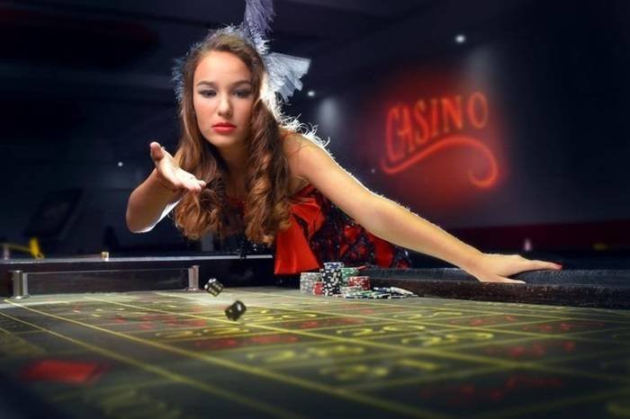 Giao diện chơi game 33win9 trên điện thoại di động với thanh điều hướng rõ ràng